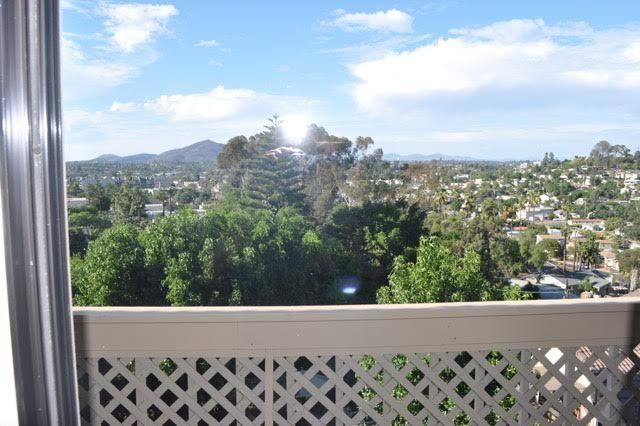 Foto del edificio - La Mesa 3 BR / 2.5 BA 2,152 SQFT "Stunning...