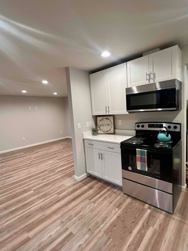 Building Photo - 263 Tracy Ave