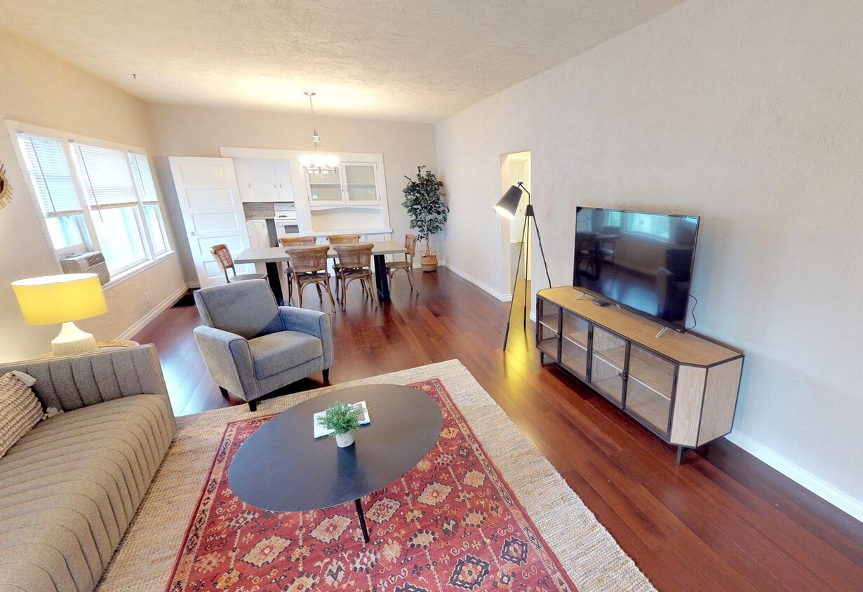 Photo - Room in 5 Bedroom Home at 4811 SE Haig Street