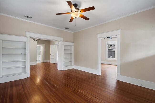 Foto del edificio - Exclusive New 4 Bed Remodeled with huge ba...