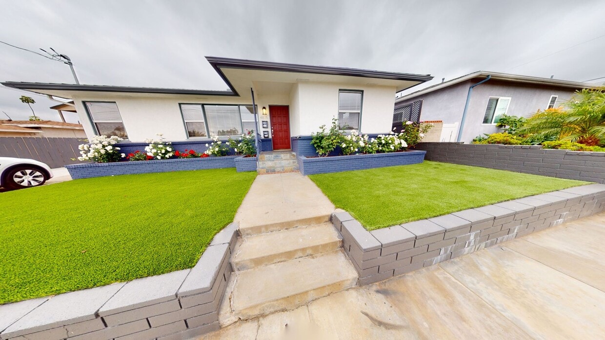Primary Photo - Large 3 bed 2 bath on 62nd!