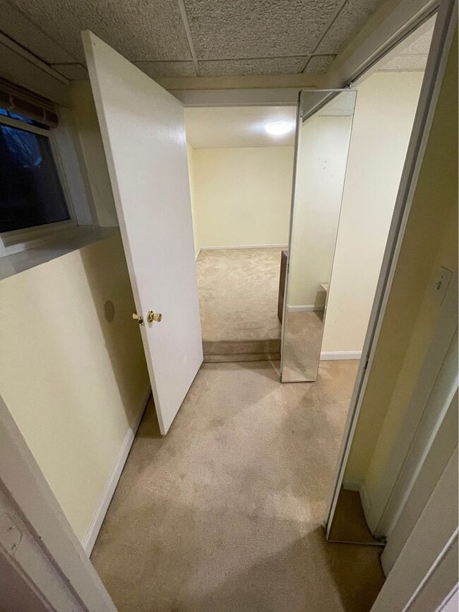 Building Photo - 204 Presidents Ln