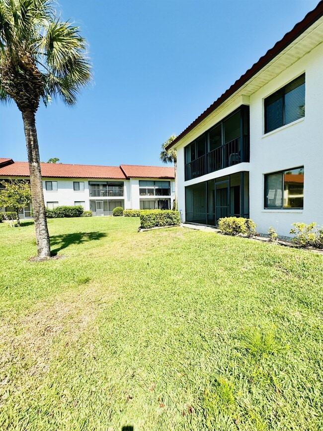 Building Photo - 4987 Pepper Cir