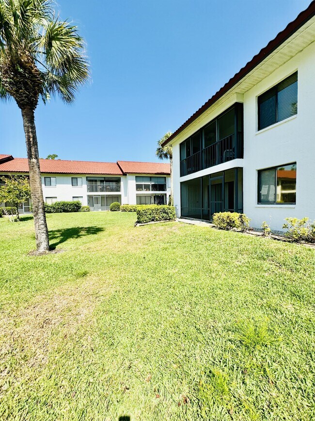 Foto del edificio - 4987 Pepper Cir