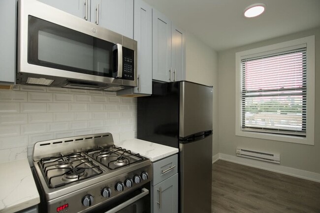 Foto del edificio - 545 W Belmont Ave