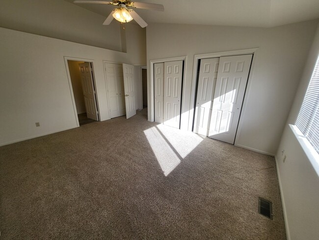 Building Photo - CAB0848>**