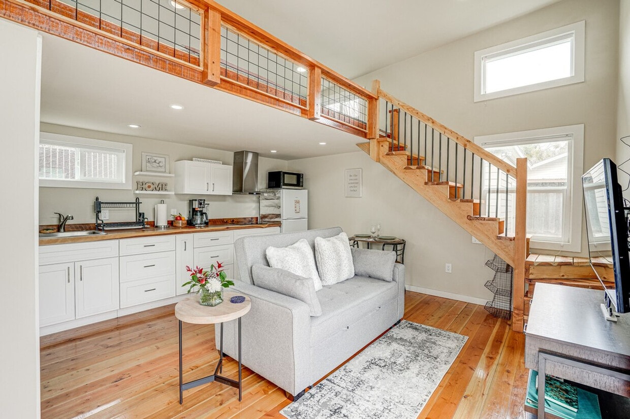 Primary Photo - 1142 Temple Dr