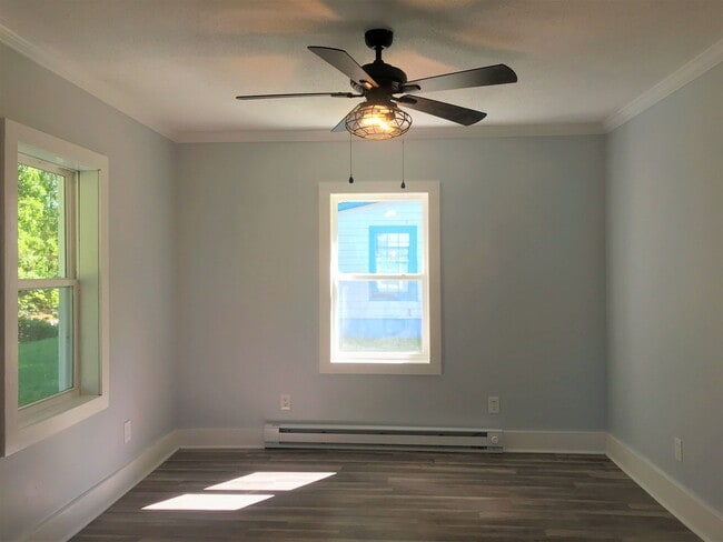 Building Photo - Adorable Rental located in South Hill