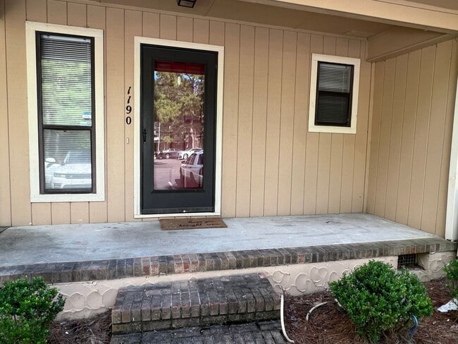 Building Photo - 1190 Wrenwood (Small Pet-Friendly) Availab...