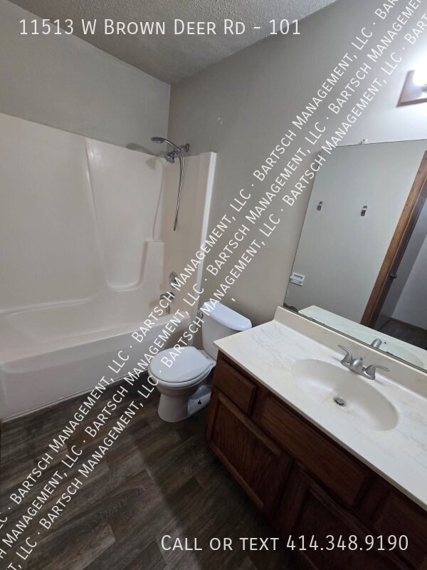 Foto del edificio - 11513 W Brown Deer Rd