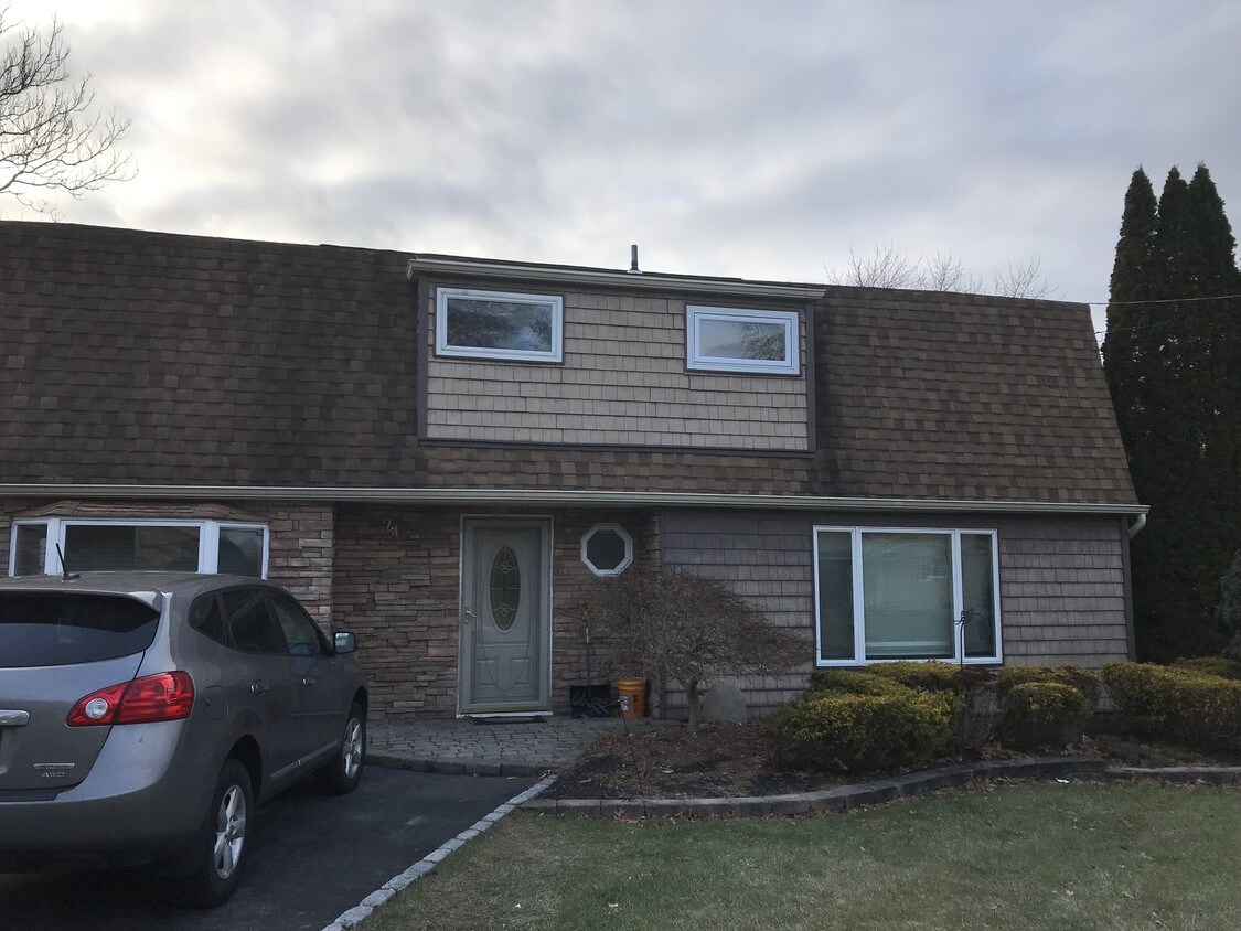24 Eagle St, Selden, NY 11784 House Rental in Selden, NY