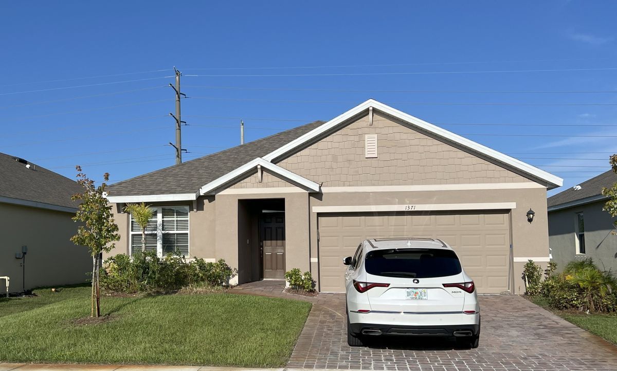 Foto principal - 1371 McFarland Dr