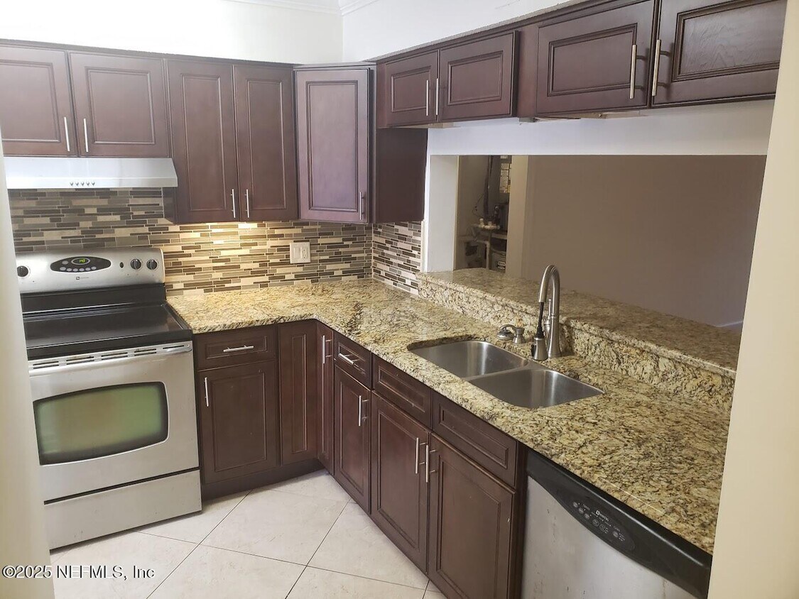 Foto principal - 5615 San Juan Ave