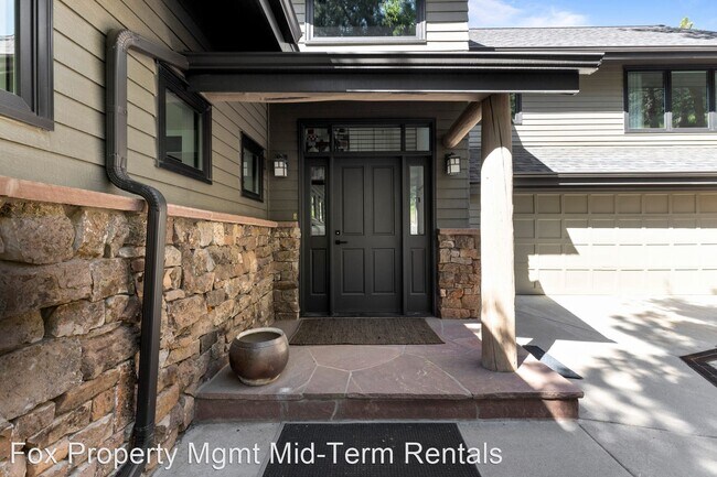 Foto del edificio - 4 br, 3.5 bath House - 14 Pine Brook Rd