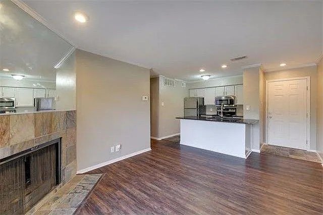 Foto del edificio - 8888 Tallwood Dr