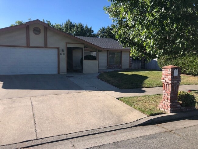 Building Photo - 4 Bedroom 2 Bath House for Rent