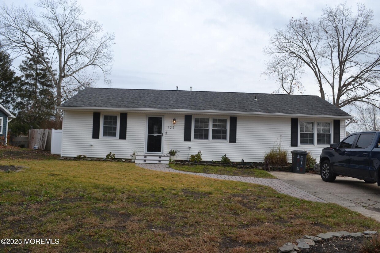 Foto principal - 123 Spinnaker Ave