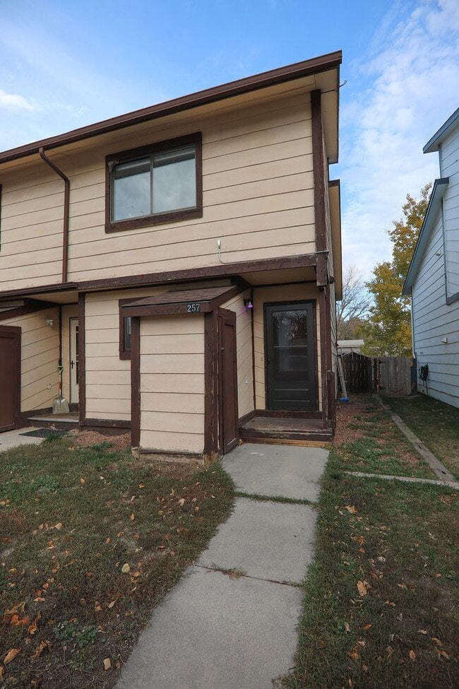 Building Photo - 255 Canby St