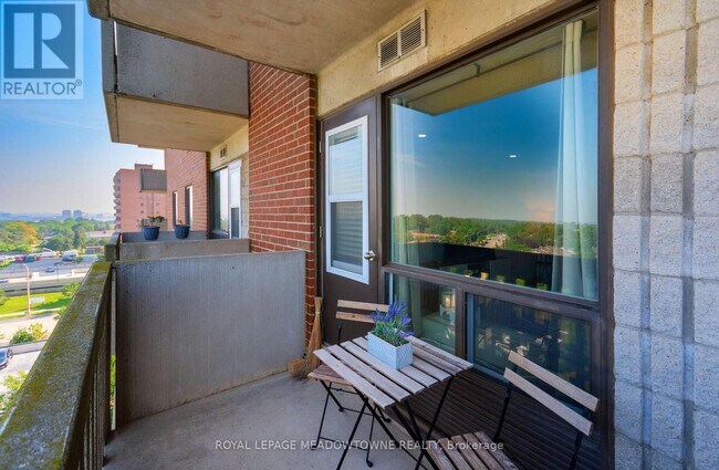 Photo du bâtiment - 6720 Glen Erin Dr