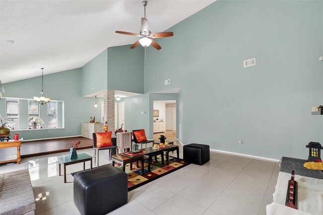 Foto del edificio - 8122 Sandy Glen Ln