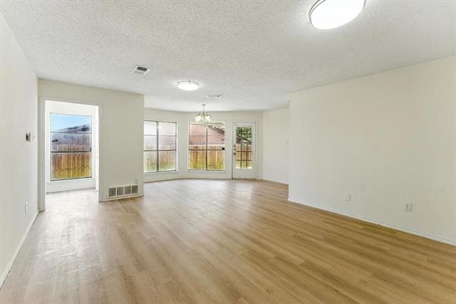 Foto del edificio - 6905 W Cleburne Rd