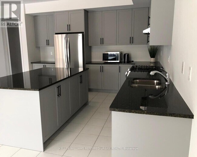 Photo du bâtiment - 1466 Stovell Cres