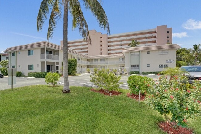 Building Photo - 1450 N Riverside Dr