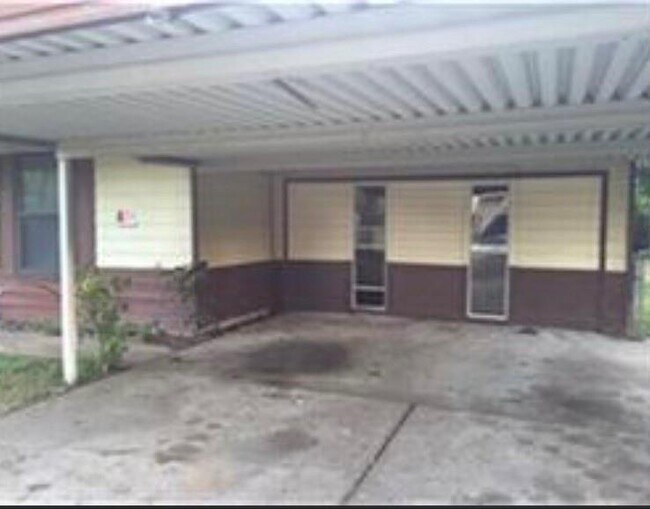 Building Photo - 7128 Goforth St