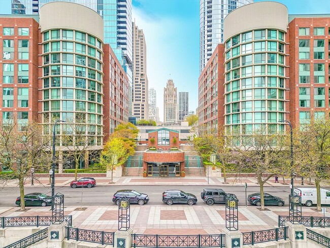 Building Photo - 480 N McClurg Ct