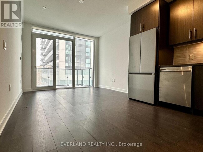 Photo du bâtiment - 105 Oneida Crescent