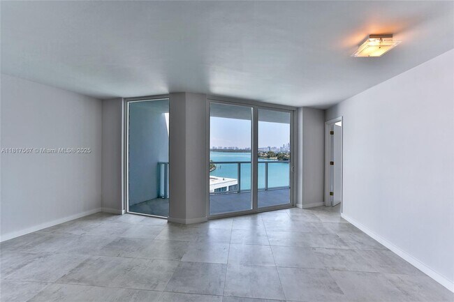 Foto del edificio - 9821 E Bay Harbor Dr