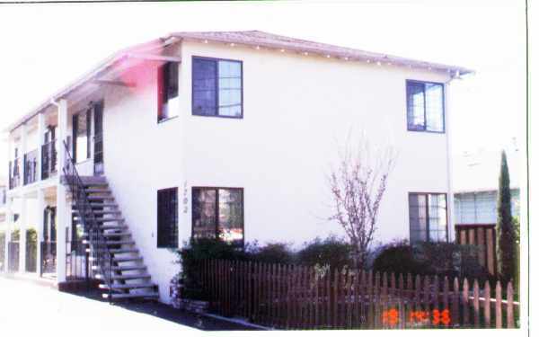 Foto del edificio - 1702-1710 Kentfield Ave