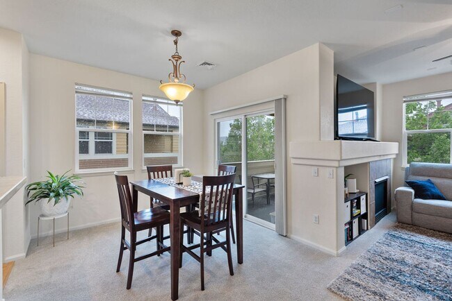 Building Photo - Fabulous 2 Bed 2 Bath Condo In Observatory Village