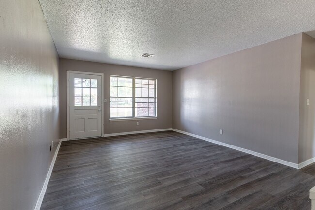 Building Photo - Rent to Own in Midwest City!