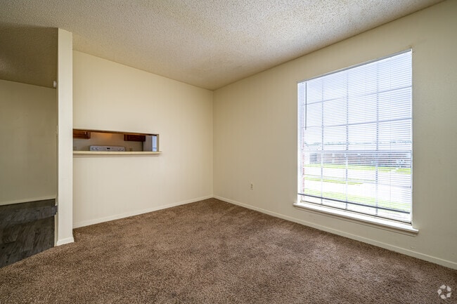 2BR, 2BA - 1,033SF - Dining Room - Bellemont Victoria II Apartments