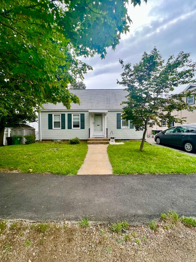 Primary Photo - 31 Falmouth Rd