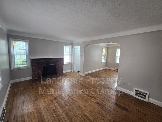 Building Photo - 15401 Eastwood St
