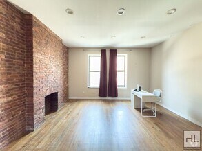 Building Photo - Myrtle Avenue / Spacious  3-Bed, 2-Bath / ...