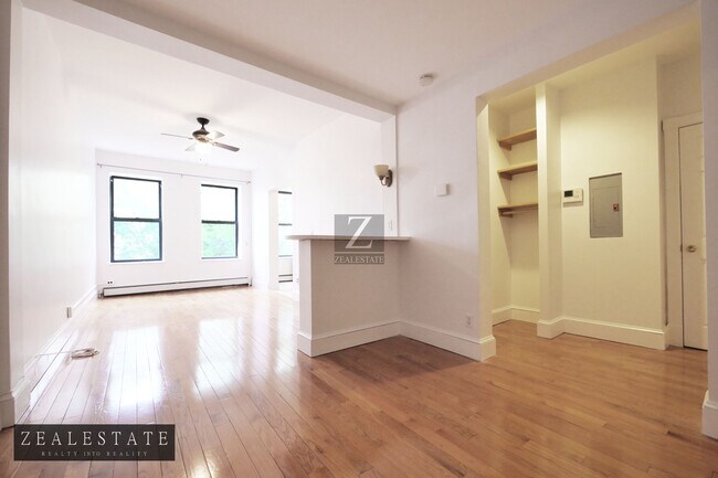 Building Photo - 653 Vanderbilt Ave