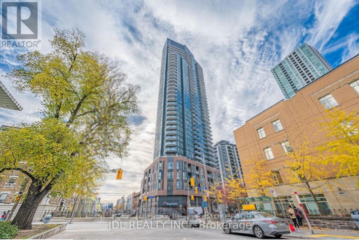 Photo principale - 159-1159 Wellesley St E