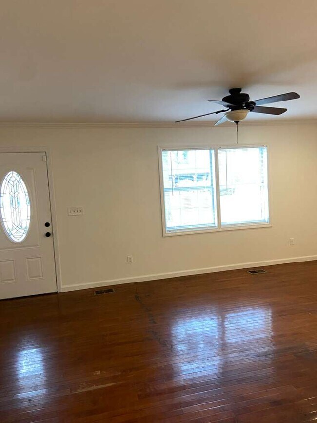 Building Photo - 1308 Woodfall Dr