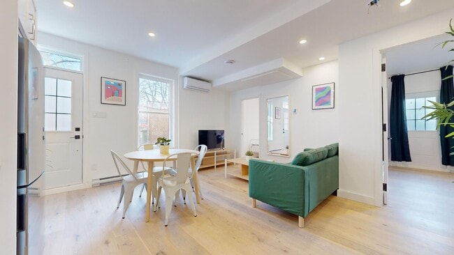 Building Photo - 150 Rue Bourget