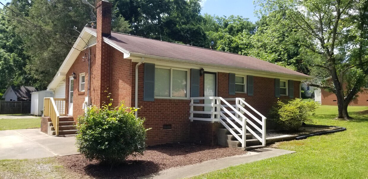 Foto principal - 747 Phelps and Workman Rd
