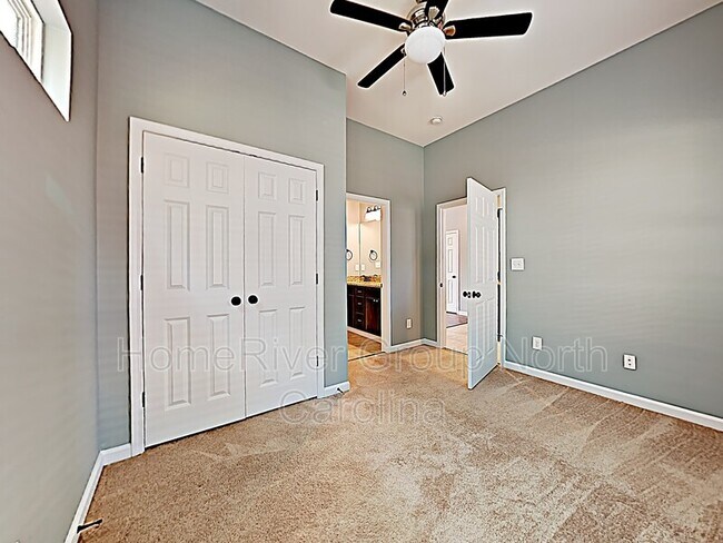 Building Photo - 129 Pineland Cir