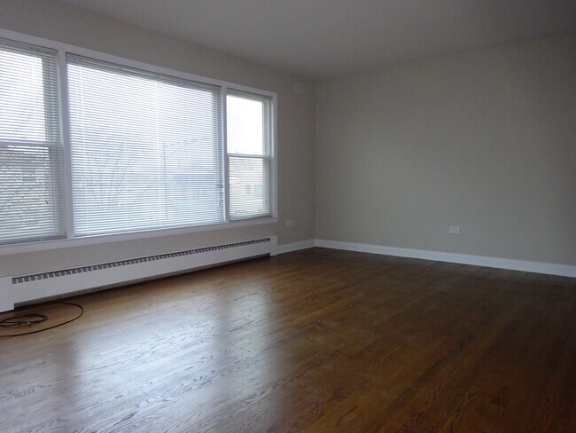 Foto del edificio - 5857 W Montrose Ave