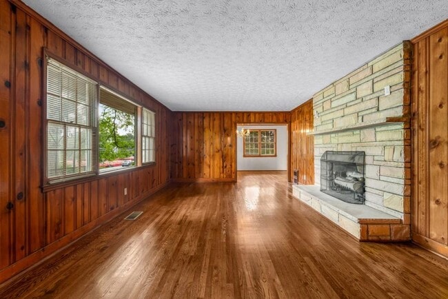 Foto del edificio - 1930 Hollywood Rd NW