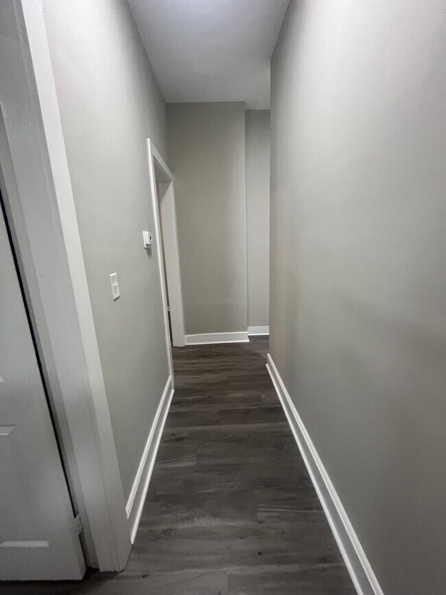 Foto del edificio - Gorgeous Updated 5 Bedroom/2.5 Bath House!