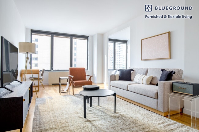 Building Photo - 150 E 57th St