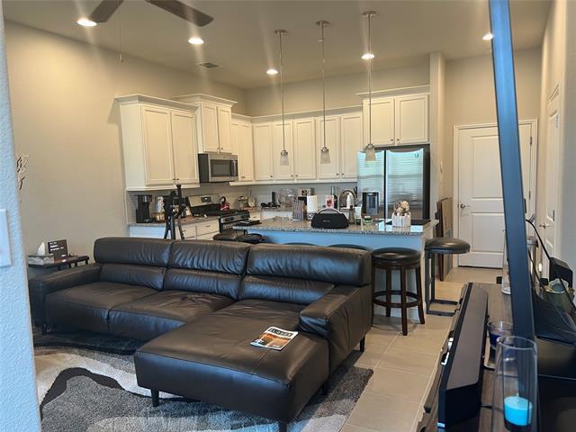 Foto del edificio - 1229 Creekbank Dr