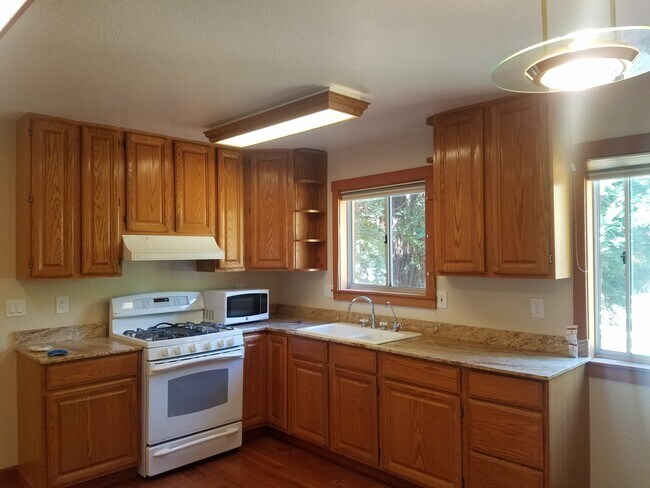 Building Photo - Serene Log Cabin Living in the Sunol Valle...